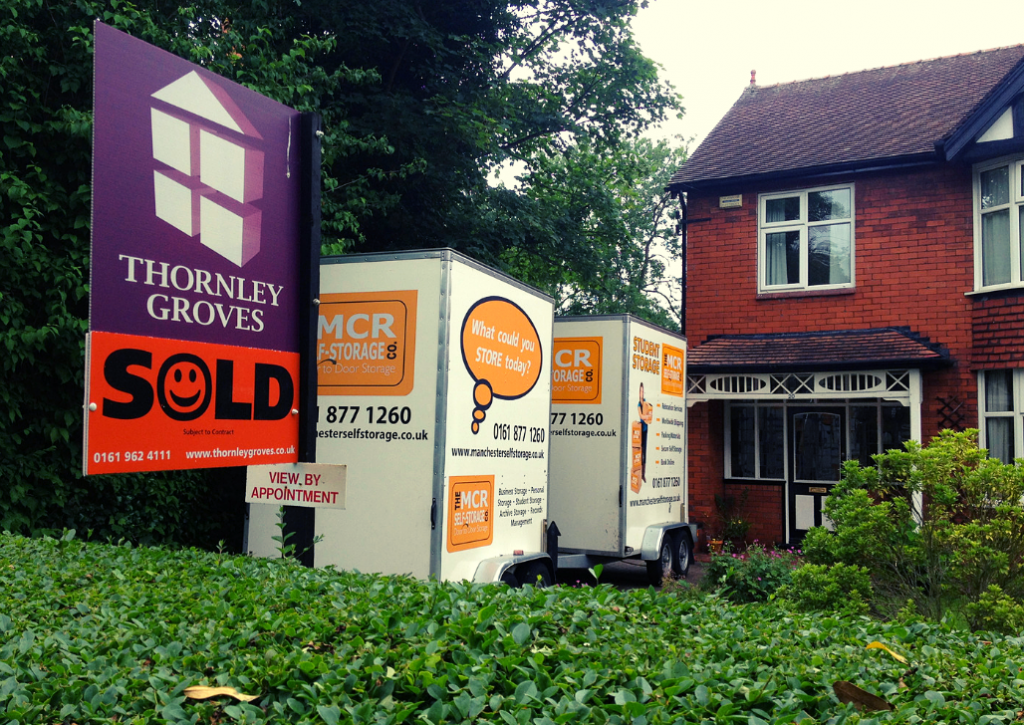 How to use self-storage to make moving house easier